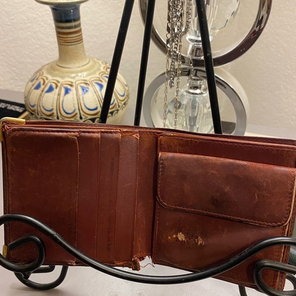 Cartier leather wallet. Embossed logo. Maroon ext., red interior. Metal corners. - Picture 4 of 4